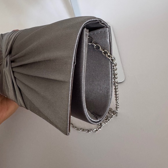 Charming Charlie RSVP Silver Satin Knot Clutch Chain Strap‎ Evening Bag - Picture 11 of 15